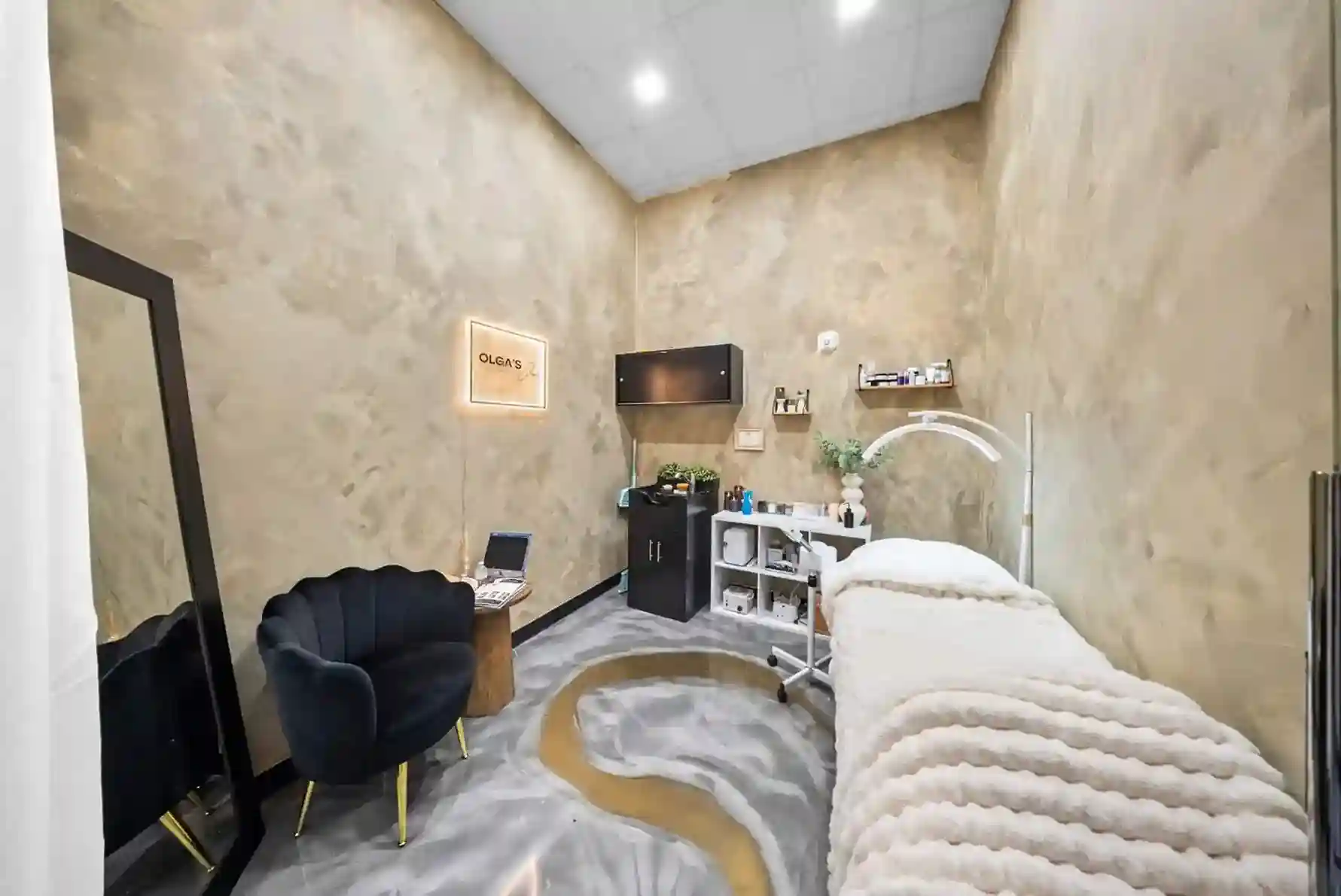 private salon suite for rent in Houston