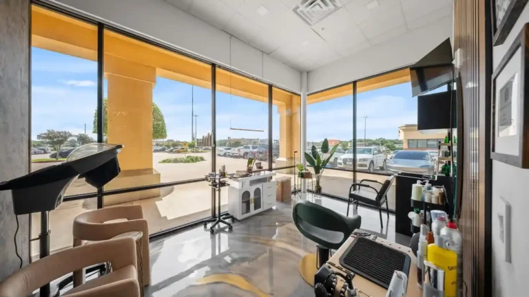salon suites for lease